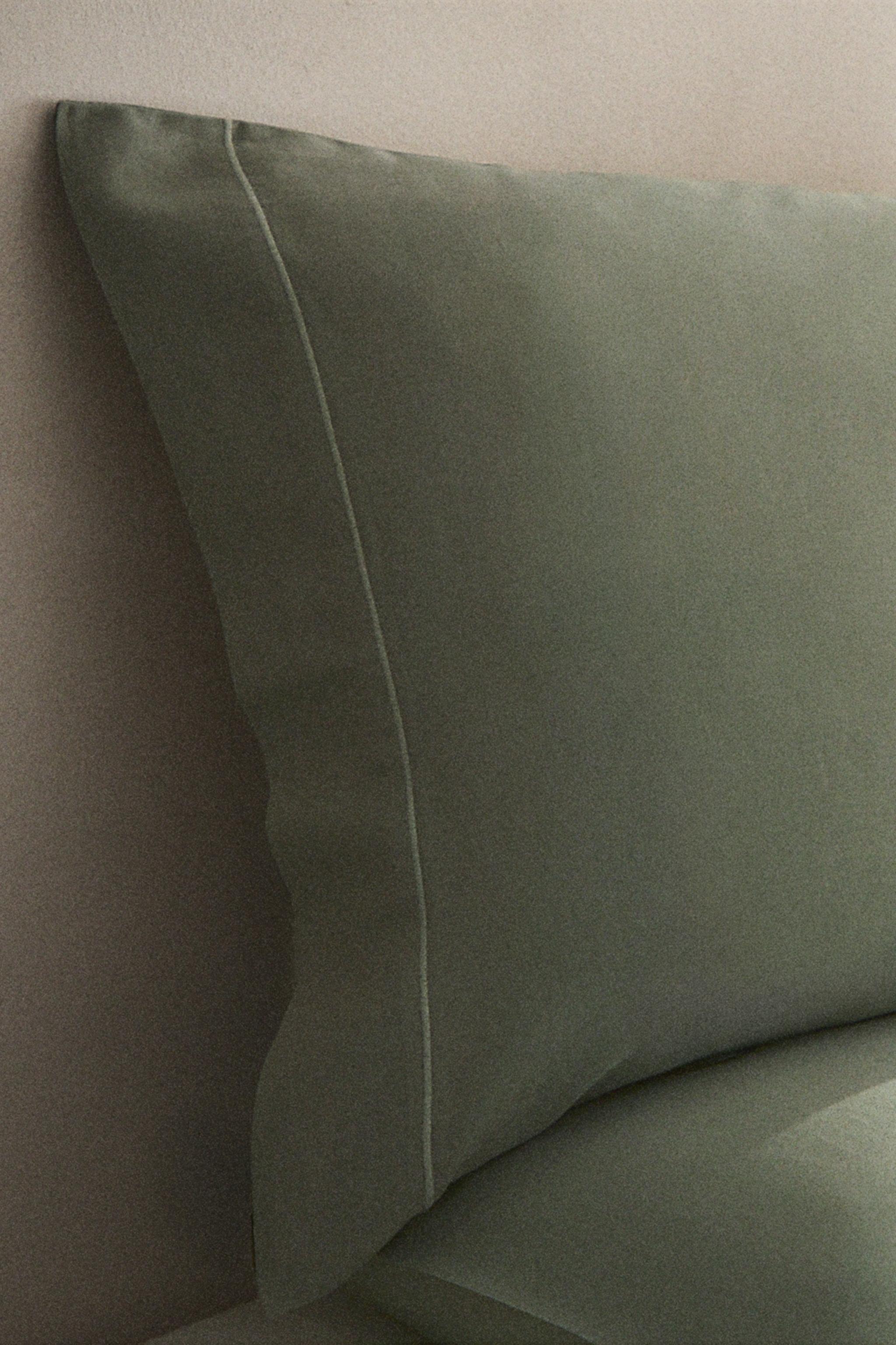 SATEEN PILLOWCASE WITH FESTOON DESIGN (300 THREAD COUNT)